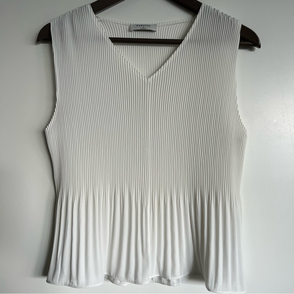 Babaton White Pleated V-Neck Sleeveless Blouse
